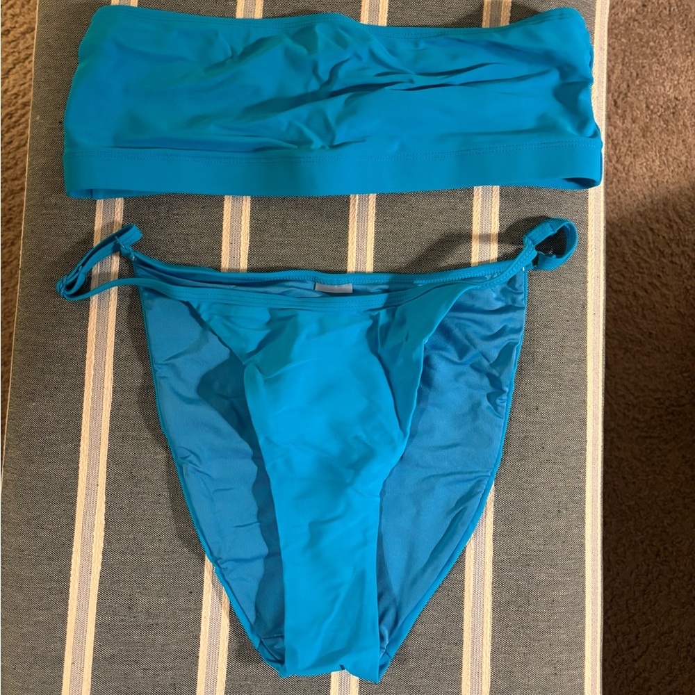 Good American Bikini Set & Sarong - Picture 7 of 8